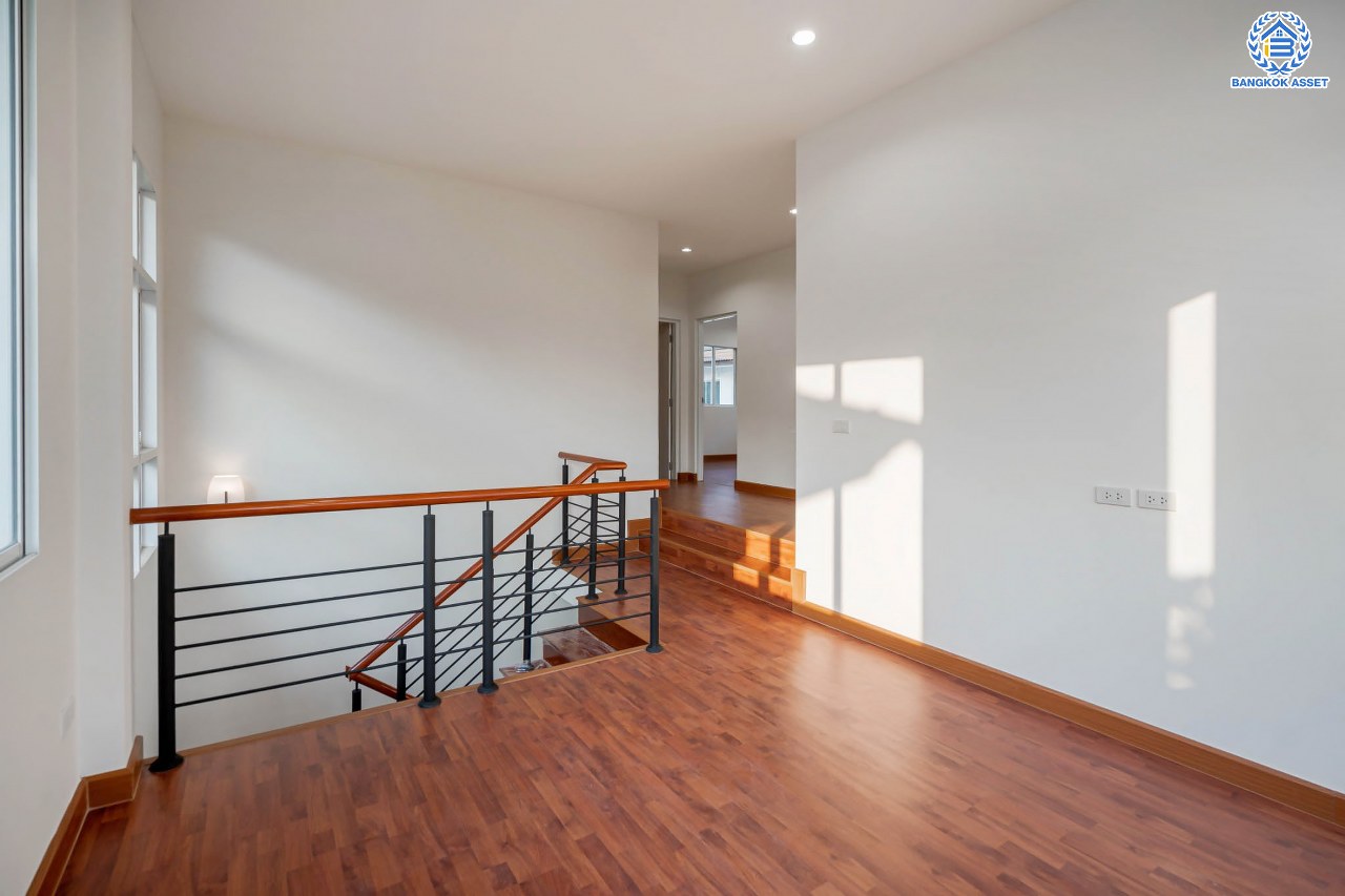 บ้านมือสองตกแต่งใหม่ โครงการ บางกอกบูเลอวาร์ด ราชพฤกษ์-พระราม5 เนื้อที่ 56 ตร.ว. บนสังคมคุณภาพ SC Asset* ฟังก์ชันพร้อม 3 ห้องนอน 3 ห้องน้ำ จอดรถได้ 2 คัน บนทำเลติดถนนราชพฤกษ์ ใกล้วงเวียนพระรามห้า, ทางด่วนศรีรัช และเพียง 10 ถึงรถไฟฟ้า "สถานีบางรักใหญ่"